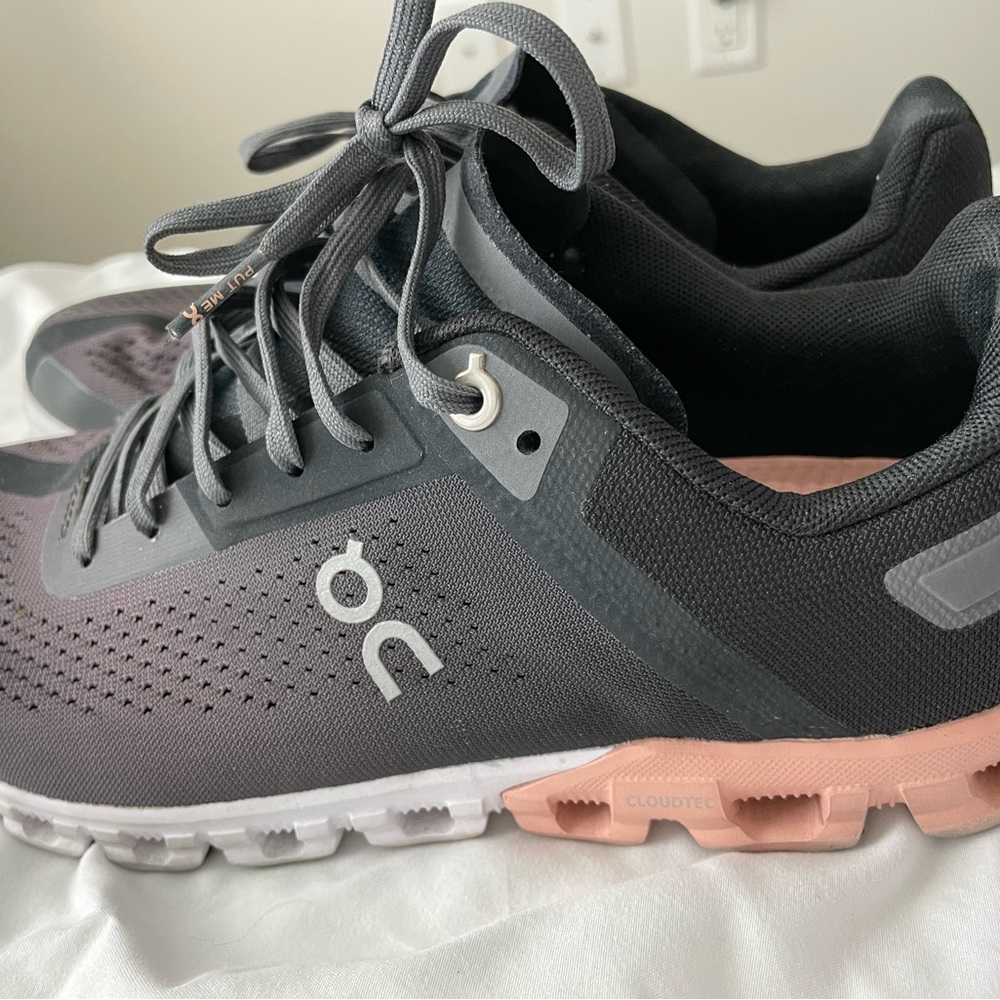 On Running Womens Cloudflow Mesh Rock Rose Trainers size 8 womens- worn 2x